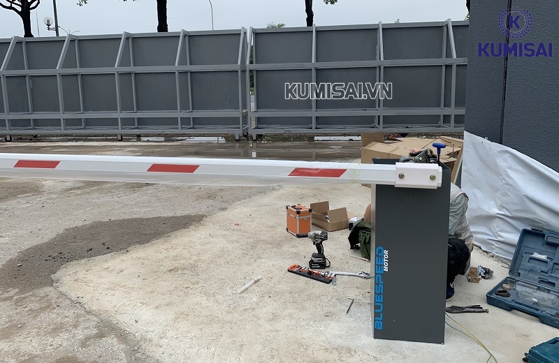 Lựa chọn vị trí bằng phẳng, vững chắc để lắp đặt barie