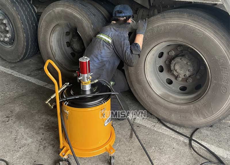 Lưu lượng mỡ bơm ra rất đều, ổn định Lưu lượng mỡ bơm ra rất đều, ổn định