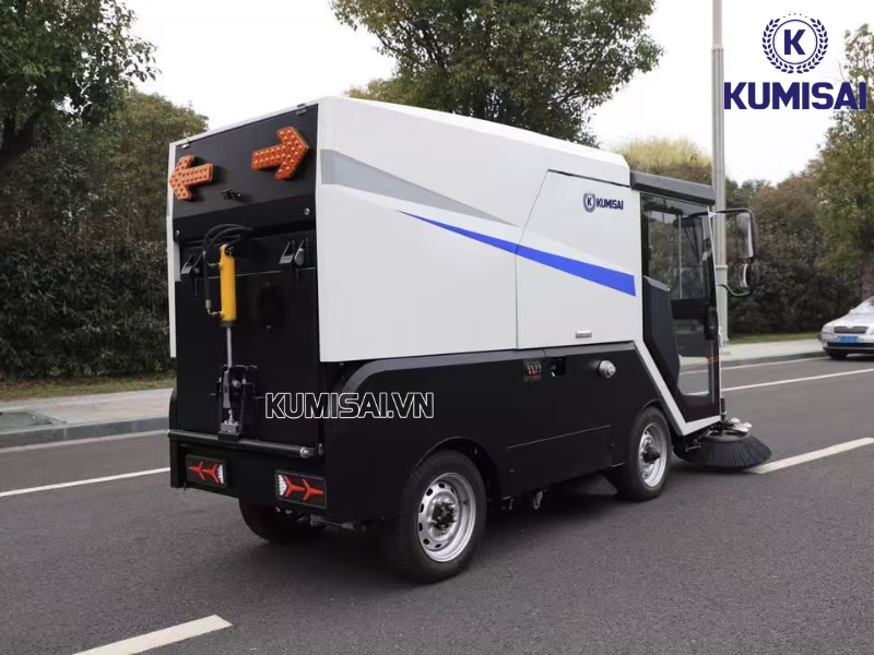 Lưu ý một số vấn đề khi sử dụng xe quét rác ngồi lái Kumisai KMS - 1000L