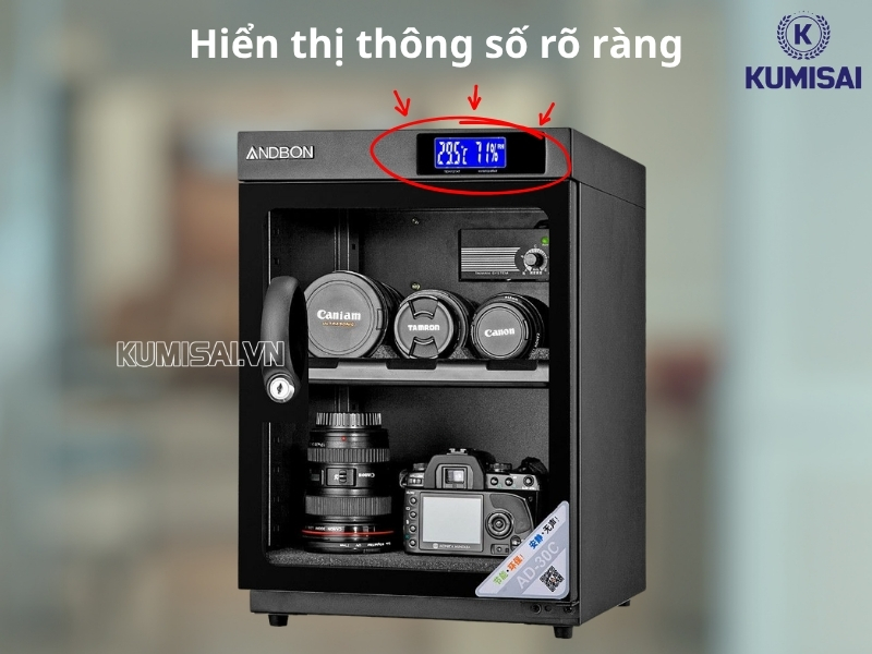 Màn hình hiển thị thông số rõ ràng, người dùng nhận biết chính xác mức độ ẩm bên trong