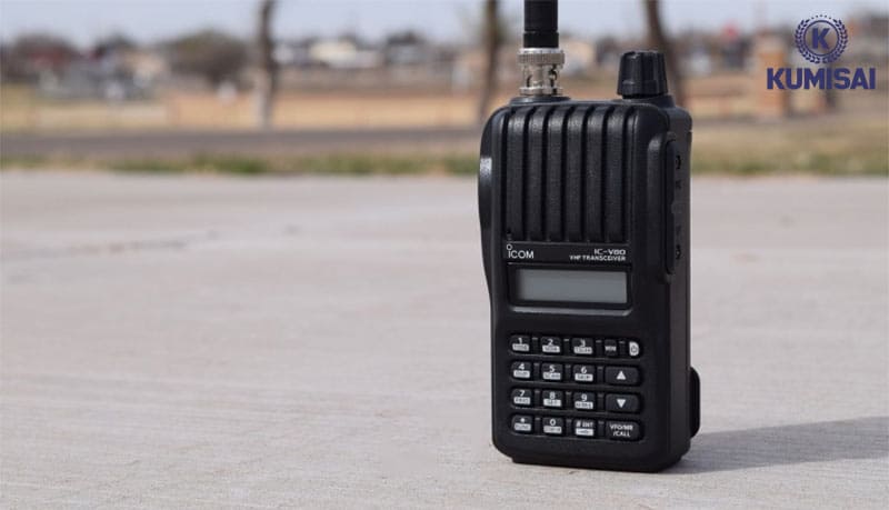 Không để vật nặng đè lên máy bộ đàm ICOM IC-V80