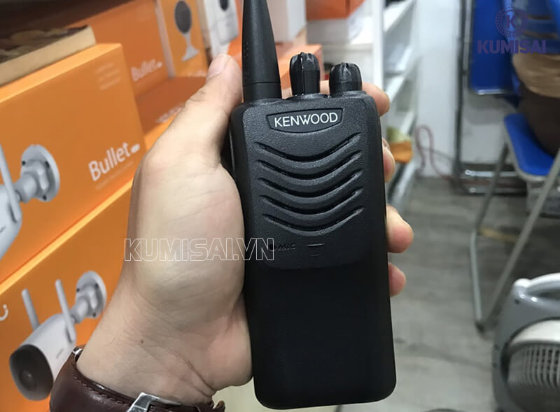 Bộ đàm Kenwood TK-P701 liên lạc mạnh mẽ, âm thanh chất lượng
