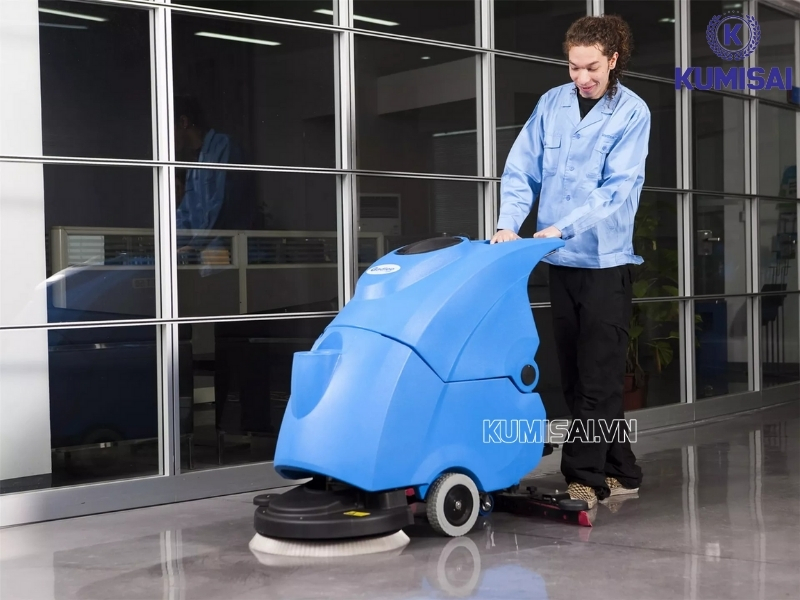 Máy chà sàn Grammy GM510/55B tương đối dễ sử dụng