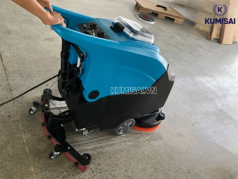 Máy chà sàn Kumisai KMS 75BE vận hành êm ái