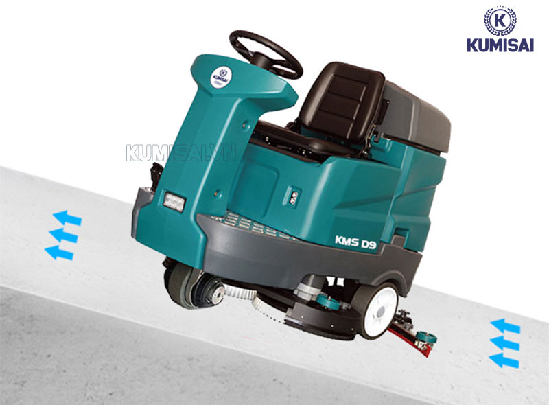 Kumisai KMS D9 có khả năng leo dốc tối đa lên tới 25%