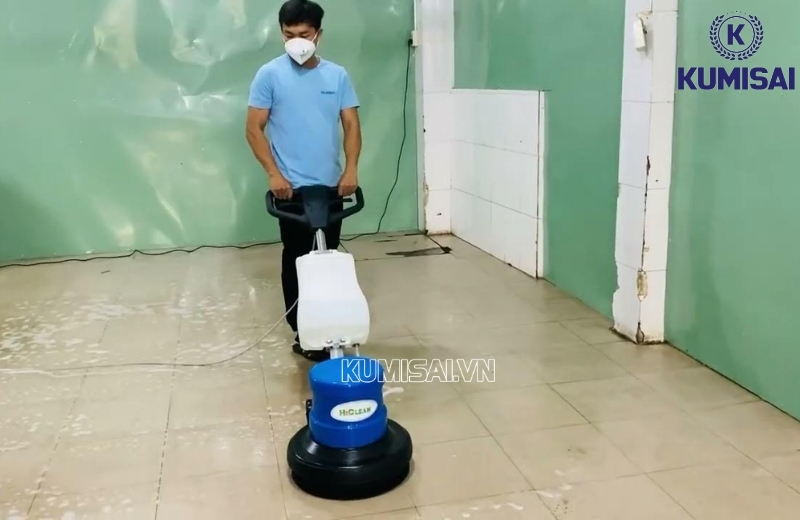 Máy chà sàn tạ có hiệu suất làm việc gấp 3-4 lần nhân lực thủ công