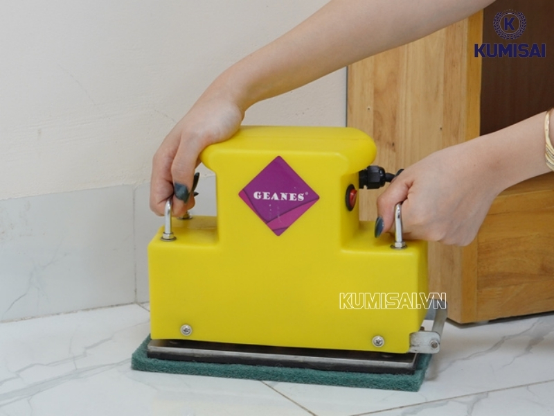 Thiết kế nhỏ gọn, trang bị quai xách 2 bên