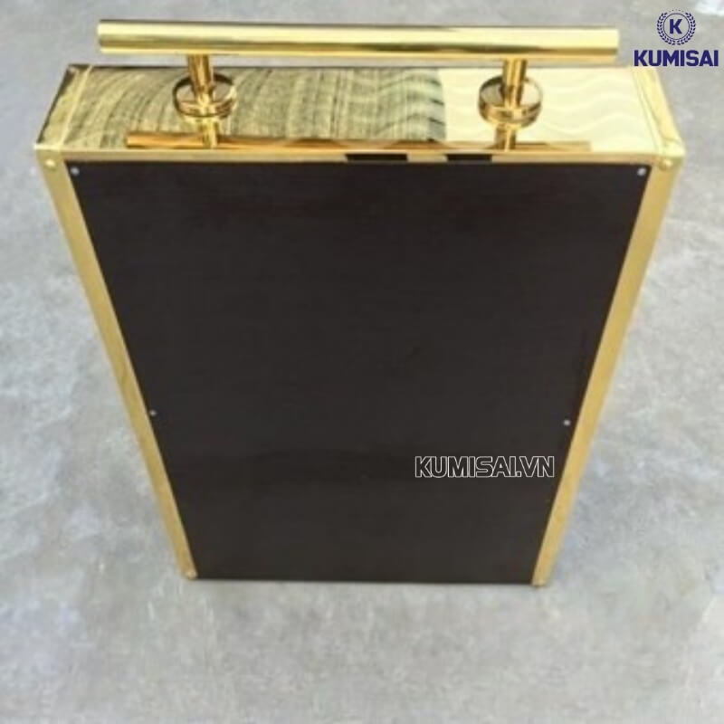 Máy làm từ 2 chất liệu chính là khung gỗ và inox