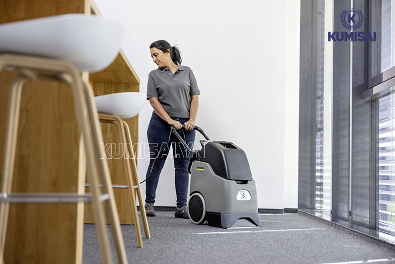 Di chuyển đơn giản với hệ thống bánh xe & tay đẩy 