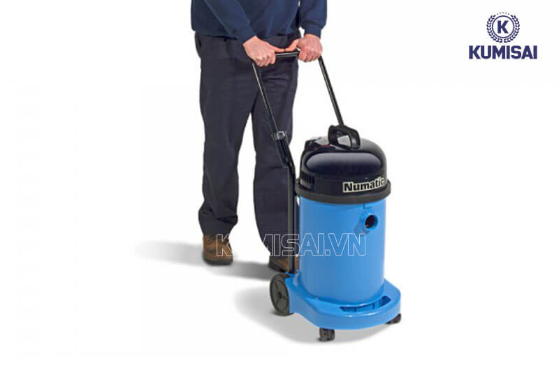 Dễ dàng sử dụng máy phun hút Numatic CT 470-2