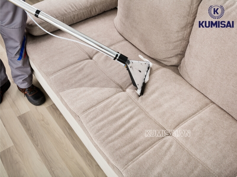 Thu gom đồ đạc trước khi tiến hành hút bụi