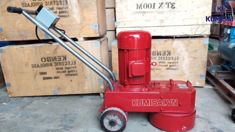 Máy mài sàn DMS250 thiết kế hệ thống truyền động ăn khớp, vận hành êm ái