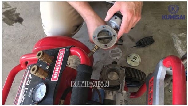 máy nén khí không lên hơi lệch, rách gioăng đầu bò