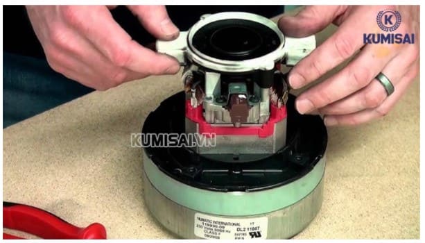 Máy hút bụi đang chạy thì ngắt do motor bị hư hỏng Máy hút bụi đang chạy thì ngắt do motor bị hư hỏng