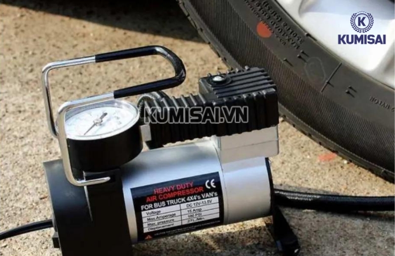 Sử dụng máy nén không khí mini để bơm lốp xe