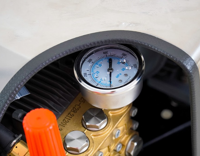 Đồng hồ đo áp lực của máy