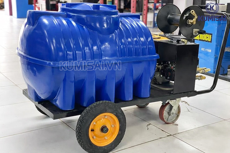 Thùng chứa nước phía sau dung tích lớn