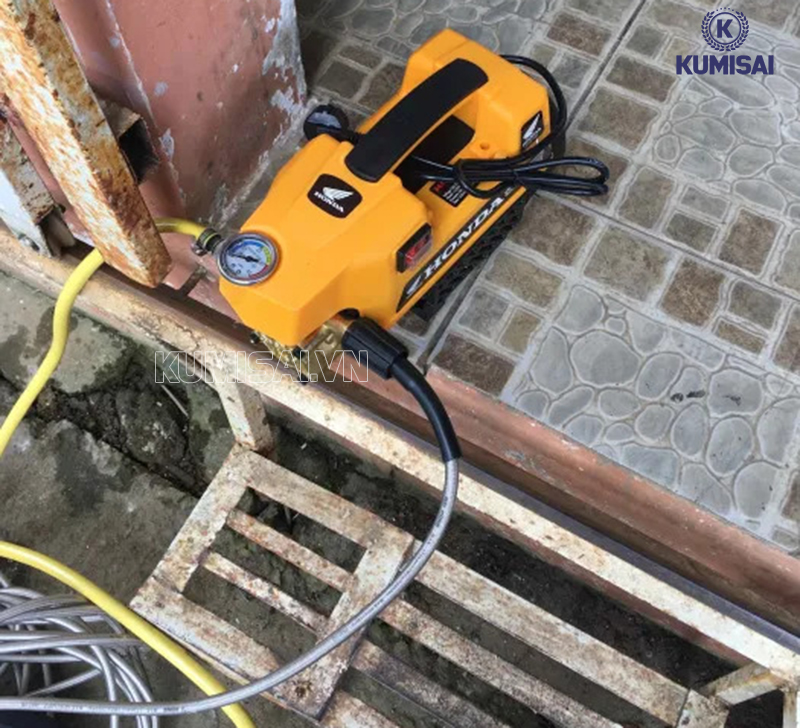 Để máy ở chỗ bằng phẳng, thoáng mát