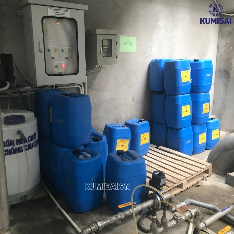 Nên sử dụng loại hóa chất chuyên dụng để kiểm soát tốt chất lượng nước