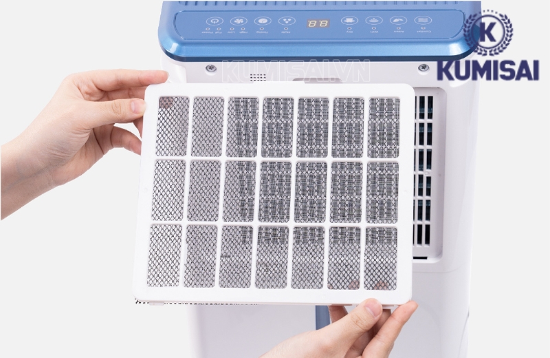 Nên vệ sinh màng lọc định kỳ để Kosmen KM-12N đạt hiệu suất hút ẩm cao