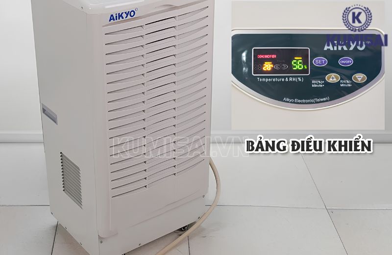 Người dùng chỉnh cài đặt ẩm dễ dàng thông qua bảng điều khiển Người dùng chỉnh cài đặt ẩm dễ dàng thông qua bảng điều khiển