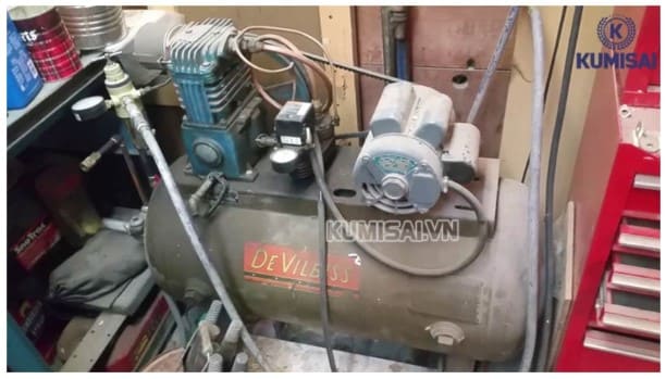 Môi trường đặt máy kín, tản nhiệt kém