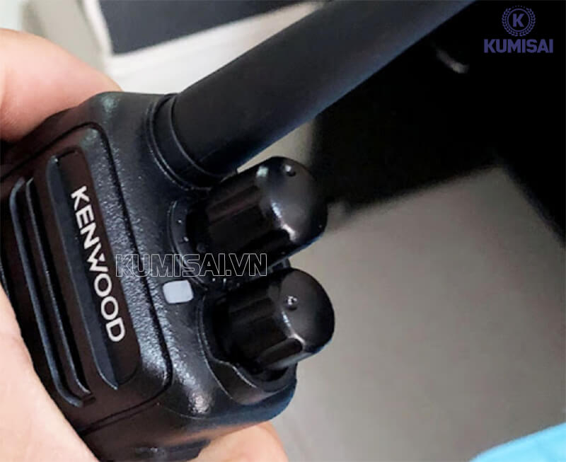 Trang bị núm xoay điều chỉnh kênh