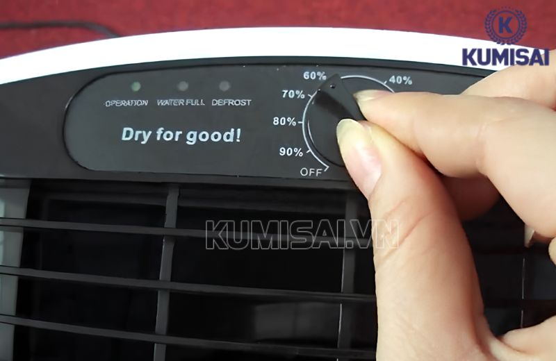 Núm xoay linh hoạt của máy hút ẩm Edison ED-12B