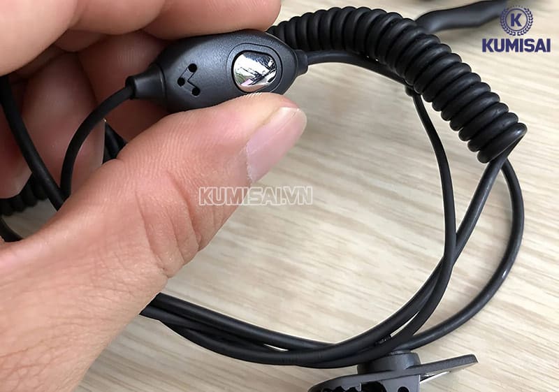 Nút bấm PTT thao tác dễ dàng