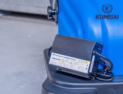 Xe quét rác đẩy tay chạy ắc quy Kumisai KMS 690 - 6