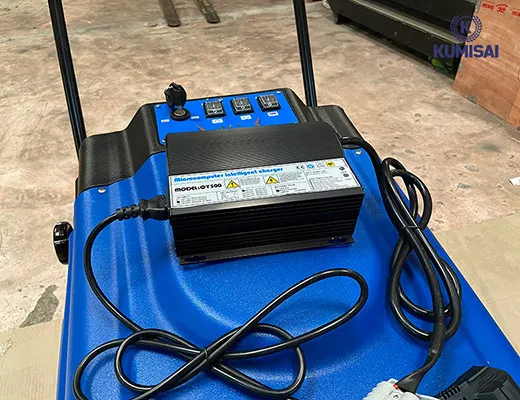 Xe quét rác đẩy tay chạy ắc quy Kumisai KMS 690 - 7