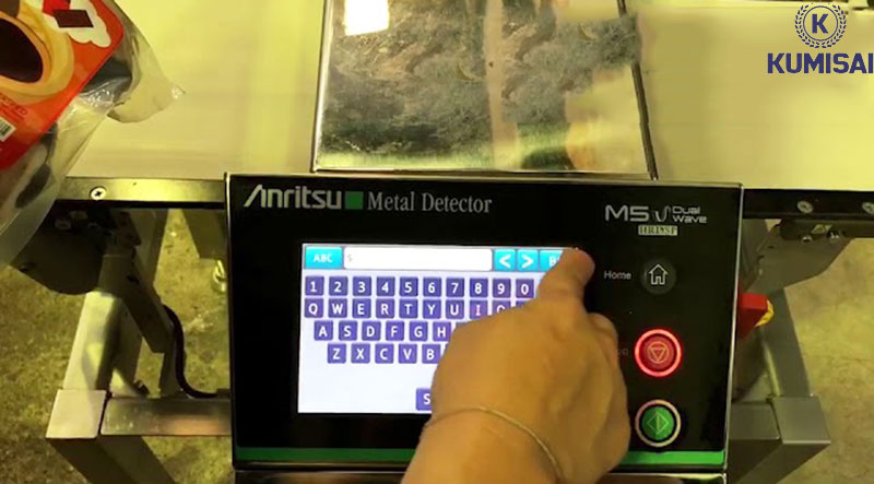 Máy dò kim loại Anritsu trang bị màn hình LCD điều khiển
