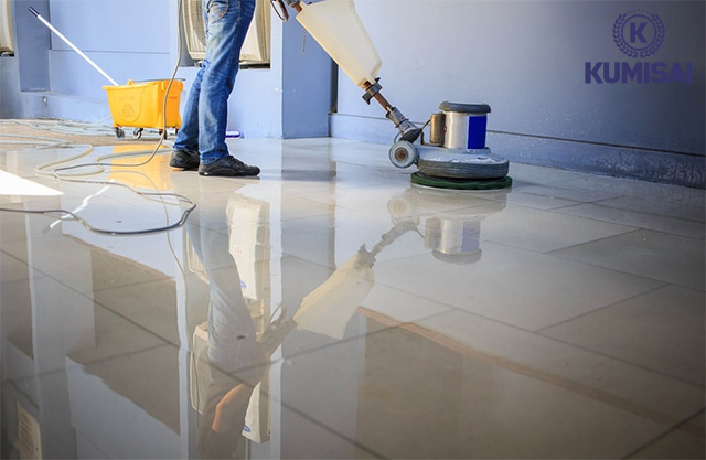 Sàn nhà nên được lau dọn và đánh bóng thường xuyên để duy trì độ bền đẹp