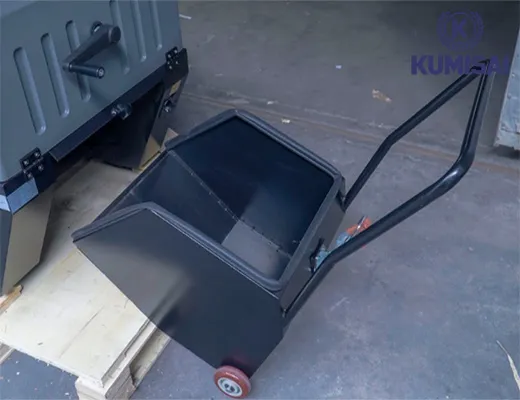 Xe quét rác nhà xưởng ngồi lái Kumisai KMS 1250E - pin lithium - 3