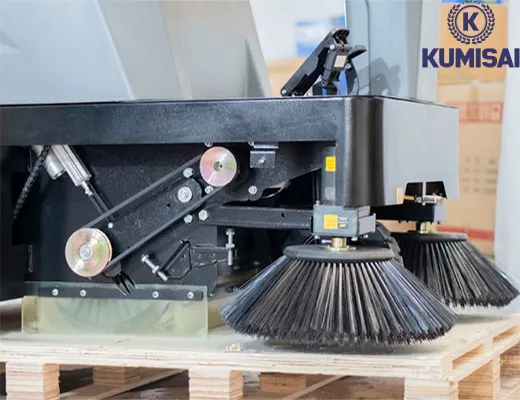 Xe quét đường ngồi lái Kumisai KMS S4 - 5