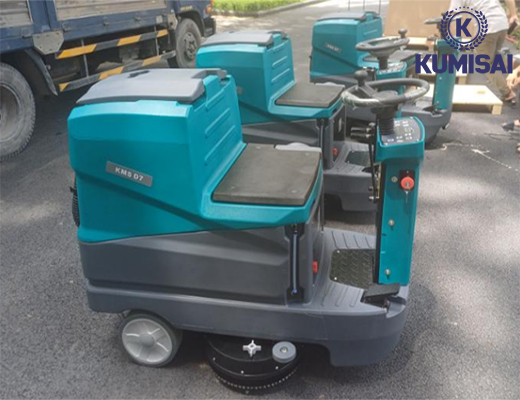 Máy chà sàn ngồi lái Kumisai KMS D7 - 4