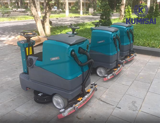 Máy chà sàn ngồi lái Kumisai KMS D7 - 5