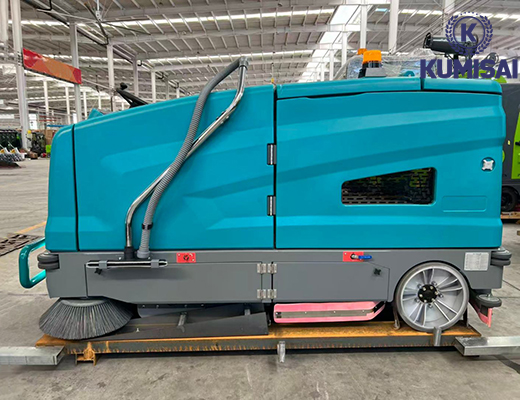Xe quét rác chà sàn Kumisai KMS 1450XS - 11