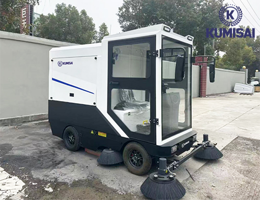 Xe quét rác ngồi lái Kumisai KMS - 240L - 4