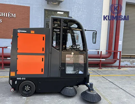 Xe quét rác ngồi lái Kumisai KMS-S13 - 6