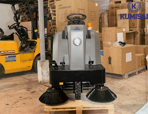 Xe quét đường ngồi lái Kumisai KMS S4