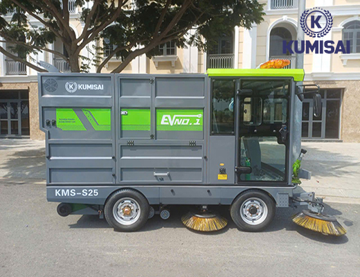 Xe quét rác ngồi lái Kumisai KMS25 - 4
