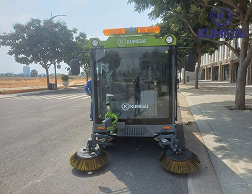 Xe quét rác ngồi lái Kumisai KMS25 - 6