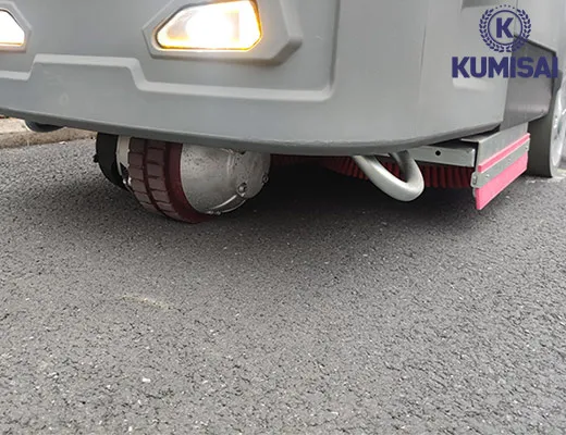 Máy chà sàn ngồi lái Kumisai KMS 245 - 3