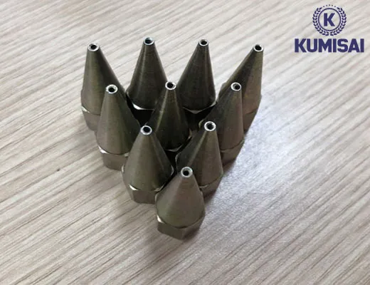 Vú bơm mỡ đầu nhọn - 4