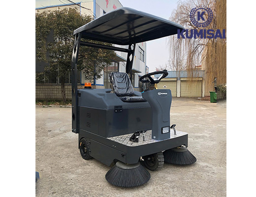 Xe quét rác ngồi lái Kumisai KMS-1400E