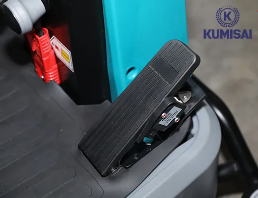 Máy chà sàn công nghiệp ngồi lái Kumisai KMS 110B - 4