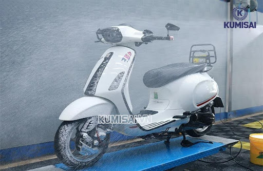 Cách rửa xe Vespa