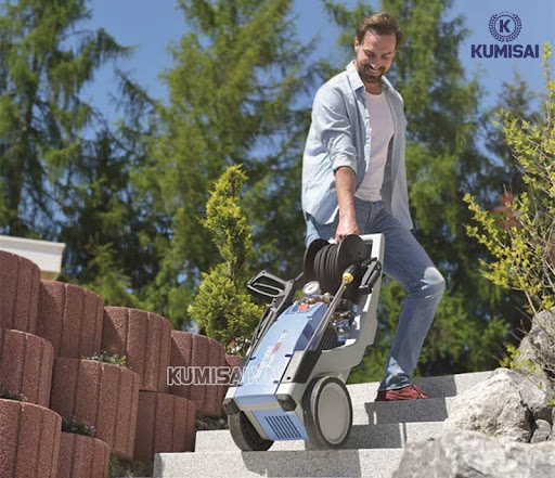 Máy có thiết kế nhỏ gọn, trang bị tay cầm và bánh xe tiện lợi