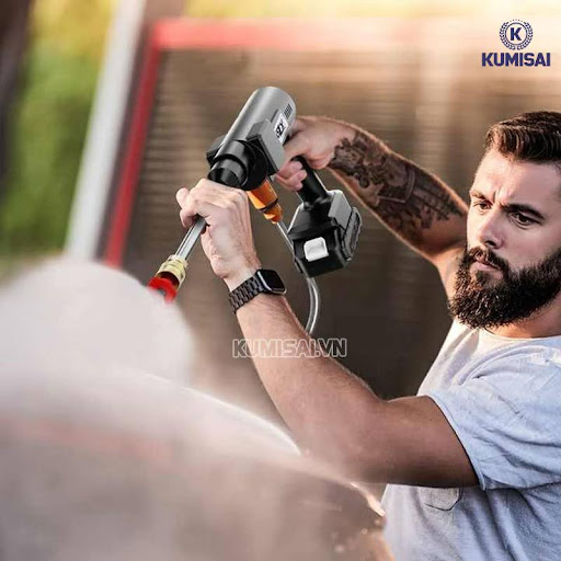 Máy xịt rửa xe 24V là dùng pin vô cùng tiện lợi Máy xịt rửa xe 24V là dùng pin vô cùng tiện lợi